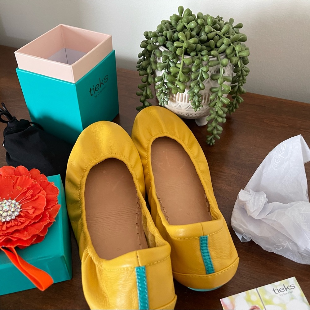 Mustard Yellow Tieks -size 9.  Excellent condition